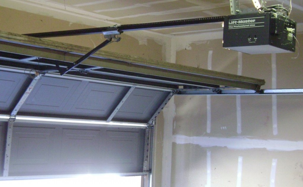 1200px-Garage_door_opener