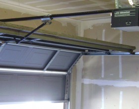 1200px Garage door opener1